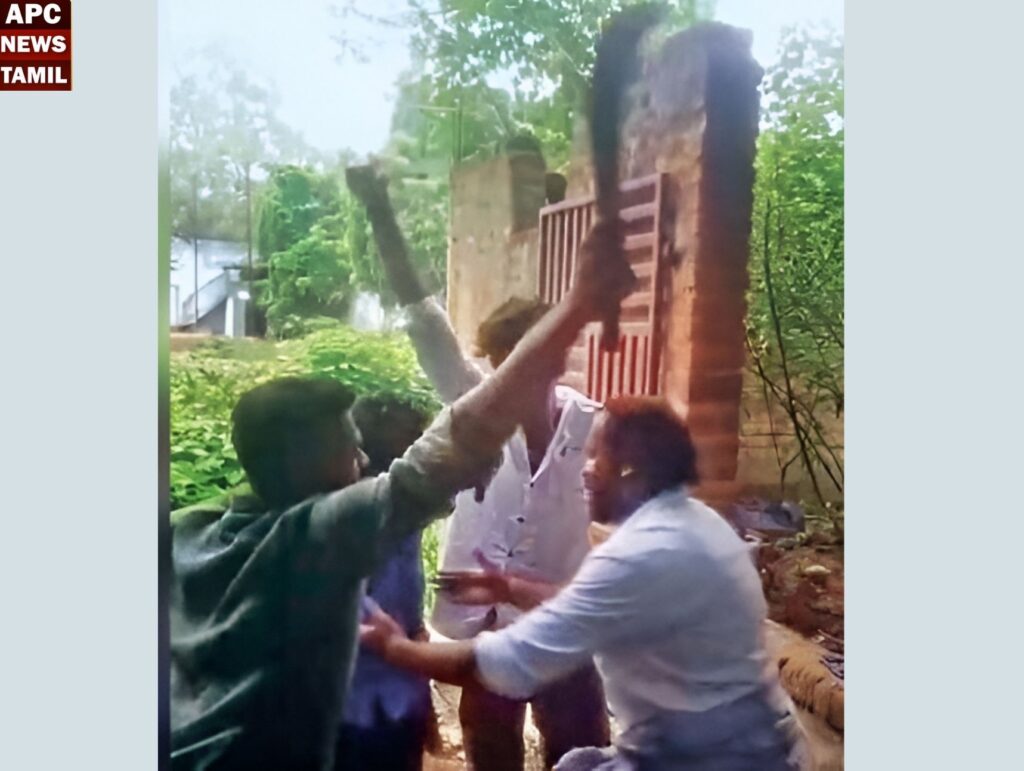 ரீல்ஸ் மோகத்தால் வந்த வினை… அரிவாள்களுடன் குத்தாட்டம் போட்ட இளைஞா்கள்…