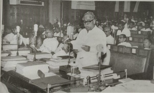 காலத்தின் நிறம் கருப்பு சிவப்பு - மாநில சுயாட்சியின் முன்னணிப் படைவீரன்!