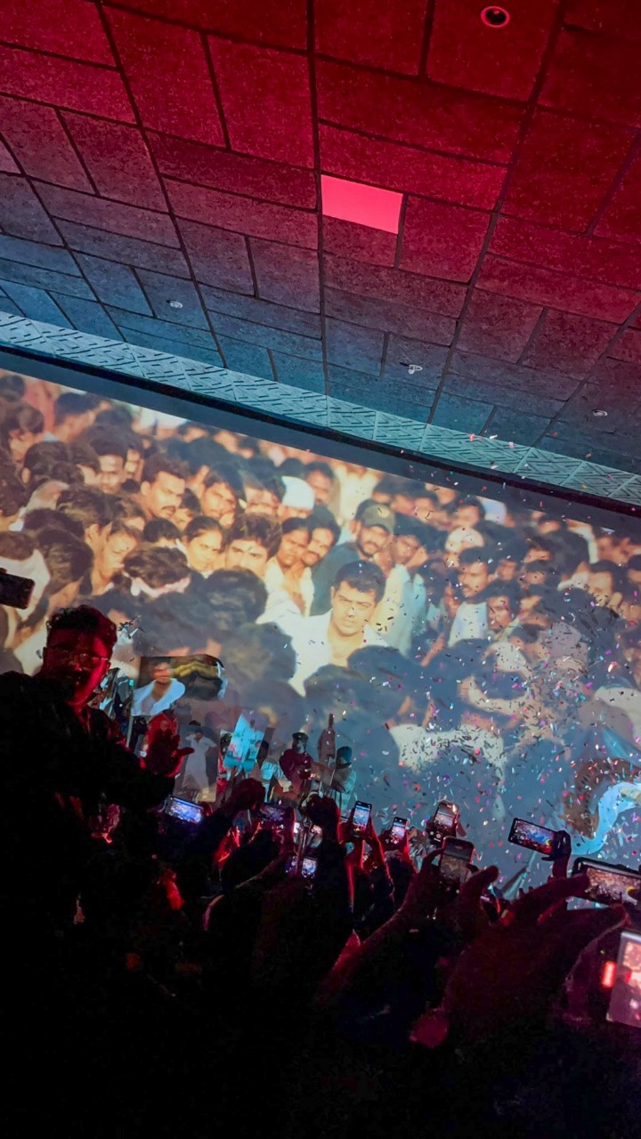 ரீ ரிலீஸான அஜித்தின் 'அட்டகாசம்'.... தியேட்டருக்குள் பட்டாசு வெடித்து கொண்டாடிய ரசிகர்கள்!