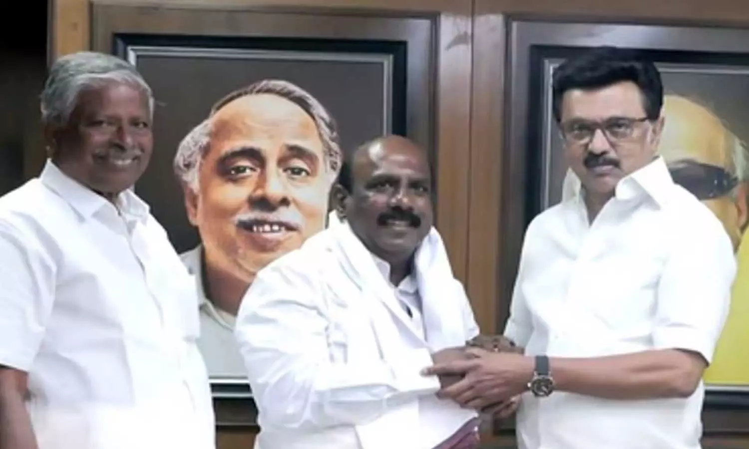 திமுகவில் இணைந்த கையோடு மனோஜ் பாண்டியன் எம்.எல்.ஏ செய்த செயல்..!