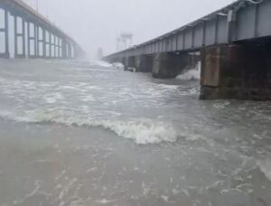 டிட்வா புயல்: சென்னைக்கு அருகே (நவம்பர் 30) - 90 கி.மீ வேகத்தில் சூறாவளி காற்று!