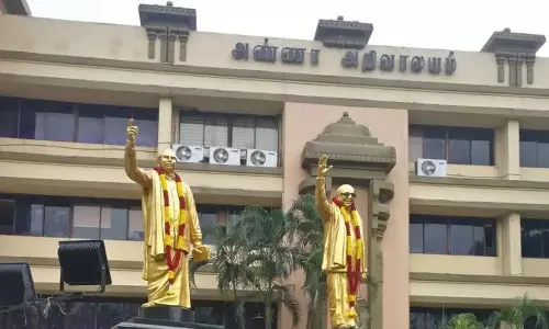 காலத்தின் நிறம் கருப்பு சிவப்பு - அறிவகம் முதல் அறிவாலயம் வரை!