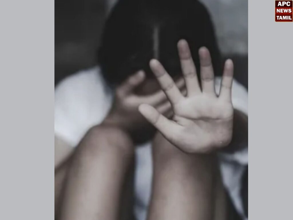 பெண் உதவியாளரிடம் அருவருக்கத்தக்கவாறு நடந்துக் கொண்ட நபரால் பரபரப்பு…