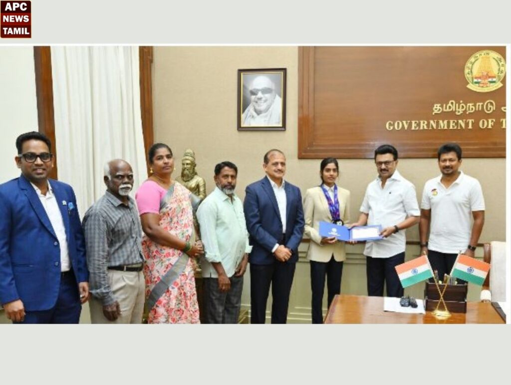 கேரம் உலக கோப்பை சாம்பியன் கீர்த்தனாவுக்கு ரூ.1 கோடி பரிசு!