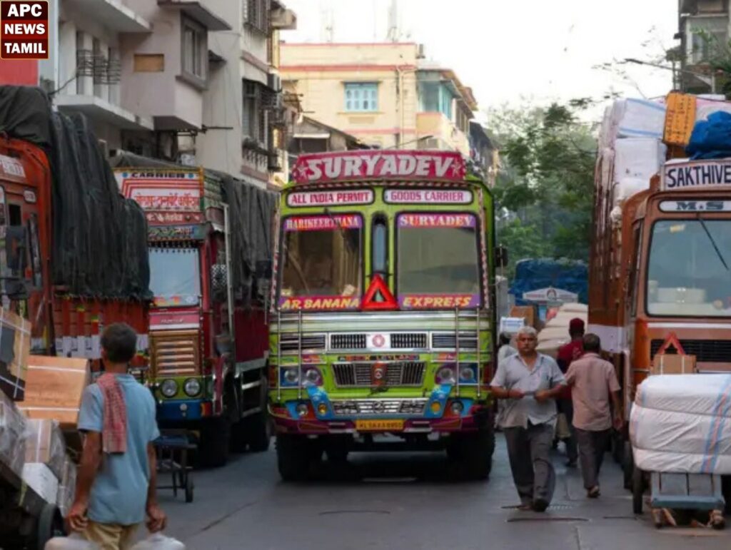 சென்னையில் கல்லூரி மாணவி லாரி மோதி பலி!!