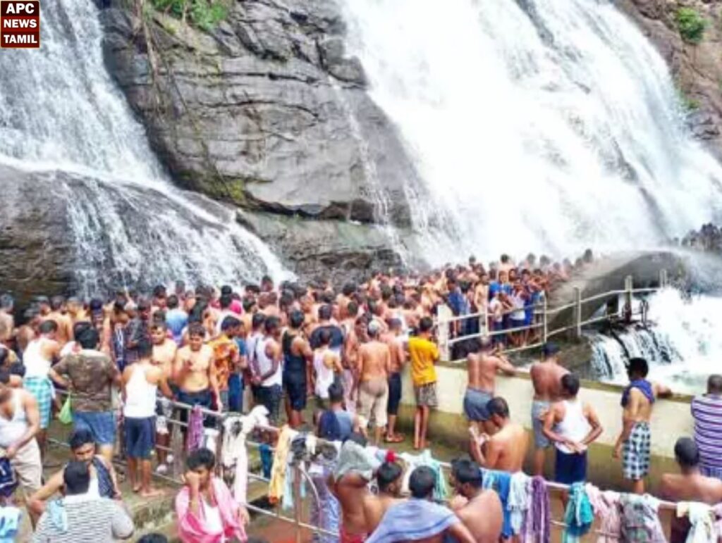 அரையாண்டு தேர்வு விடுமுறை… குற்றாலத்தில் குவிந்த சுற்றுலா பயணிகள்…