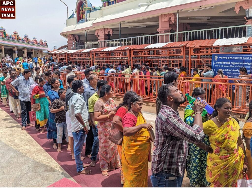 பழநியில் குவிந்த பக்தர்கள்…3 மணி நேரம் காத்திருந்து சுவாமி தரிசனம்…
