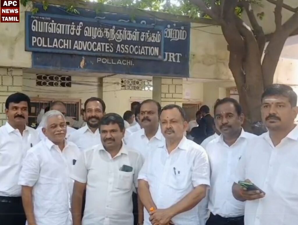 இ-பைல்லிங் முறையை கண்டித்து வழக்கறிஞா்கள் போராட்டம்…