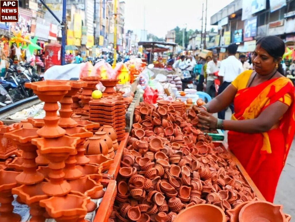 தீபத்திருநாளை முன்னிட்டு, விறுவிறுப்பாக சூடுபிடிக்க தொடங்கிய அகல் விளக்குகளின் விற்பனை….