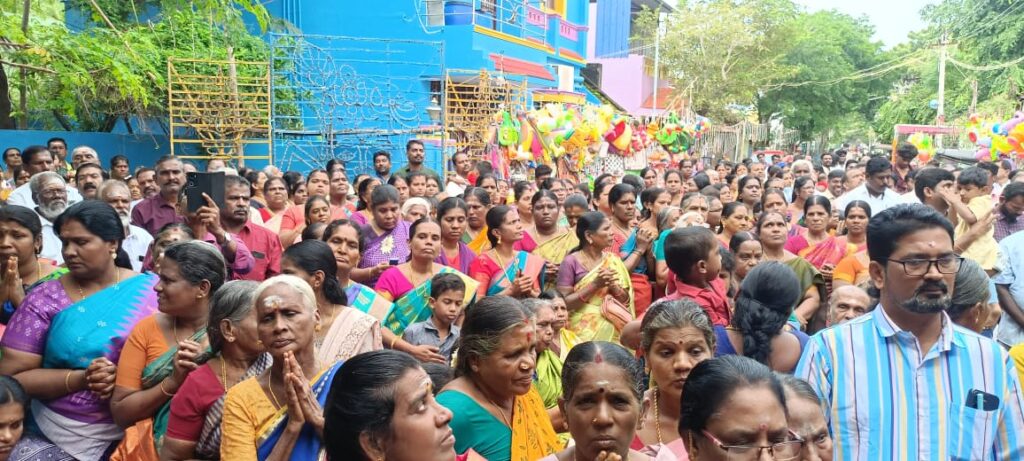 பெரும் பக்தர்கள் திரளில் இராமநாதபுரம் முத்துமாரியம்மன் கோயில் மகா கும்பாபிஷேகம்…