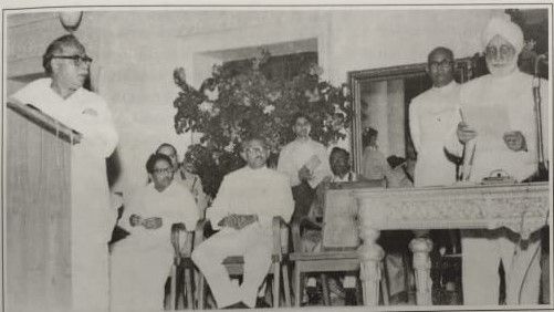 காலத்தின் நிறம் கருப்பு சிவப்பு - கற்றுத் தந்த கழகம்!