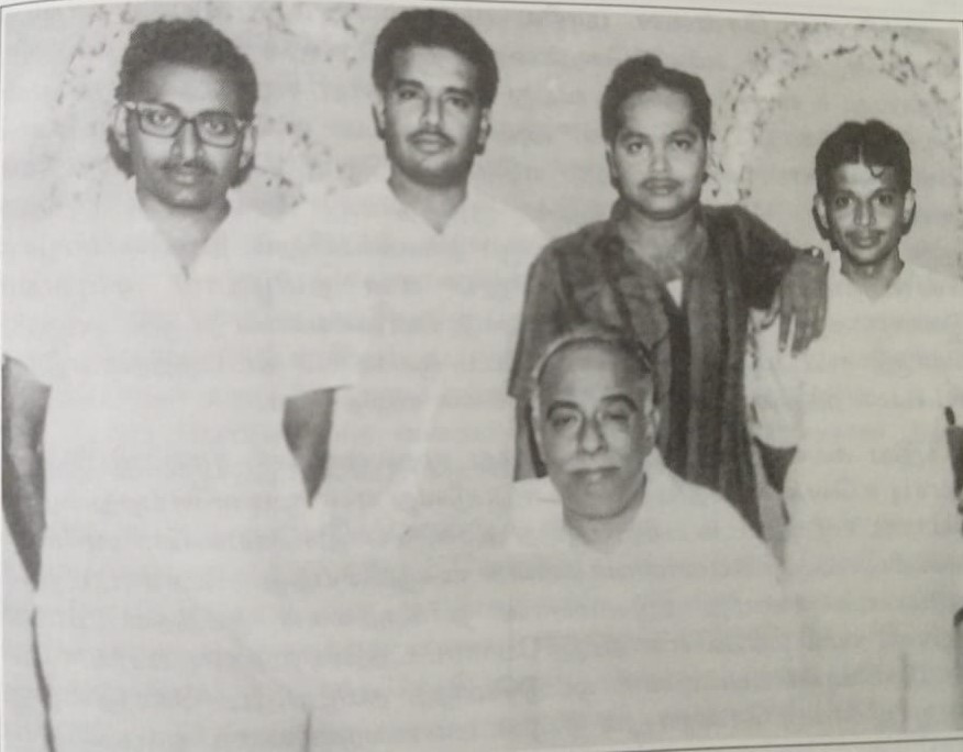 காலத்தின் நிறம் கருப்பு சிவப்பு - மாணவர்கள் கழகத்தின் பக்கம்! கழகம் மாணவரக்ள் பக்கம்!