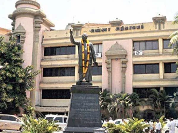 காலத்தின் நிறம் கருப்பு சிவப்பு - அறிவகம் முதல் அறிவாலயம் வரை!