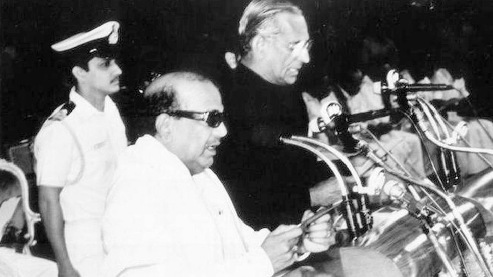 காலத்தின் நிறம் கருப்பு சிவப்பு - ஜனநாயகம் எனவே முரசறைவாய்!