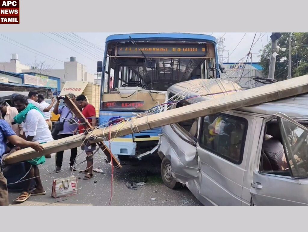 ஆவடி அருகே ஐயப்பன் பக்தர்கள் சென்ற கார் அரசு பேருந்து மீது மோதி விபத்து!!