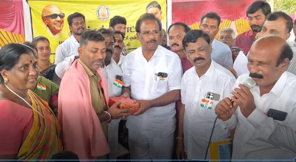 ஆட்டோ ஓட்டுனரின் மனிதநேய செயல்…கிராமசபையில் பாராட்டி கௌரவித்த சட்டமன்ற உறுப்பினர்….