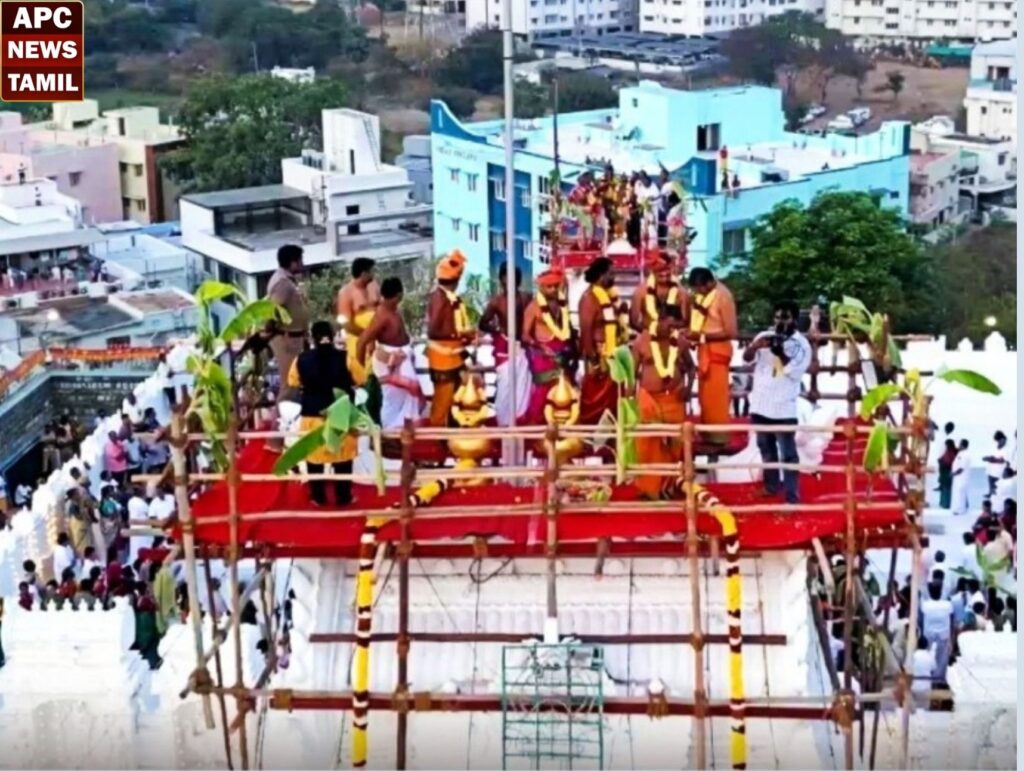 வேலாயுத சுவாமி கோயிலில் கும்பாபிஷேக விழா…. ஆயிரக்கணக்கான பக்தர்கள் பங்கேற்பு…