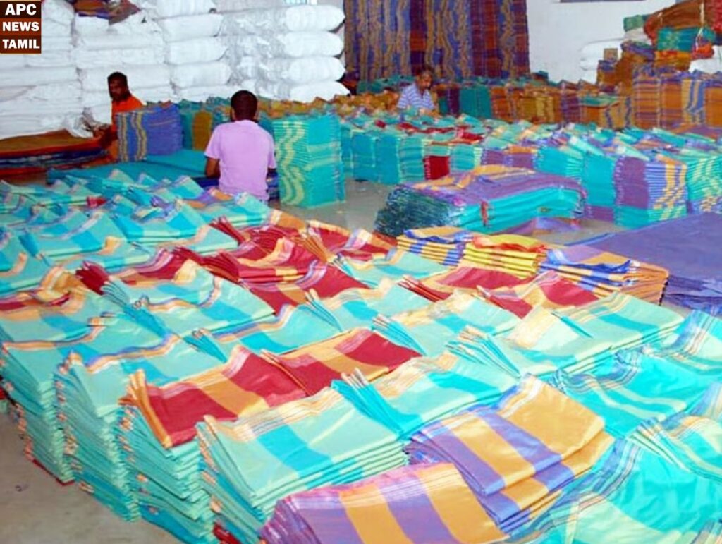 கோவை: 30 பண்டல்கள் வேட்டி சேலைகள் பறிமுதல்