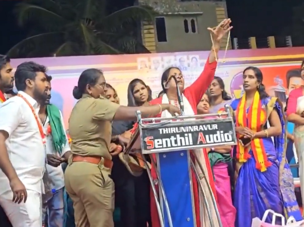 ஆவடி: தவெக மகளிர் அணி கூட்டத்தில்  நுழைந்த மர்மப் பெண்ணால்  பரபரப்பு…