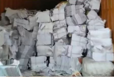 புதிதாக அச்சிட்பட்ட பள்ளிப் பாடப் புத்தகங்கள்…பழைய பேப்பர் கடையில் கிலோ ரூ.4க்கு விற்பனை…