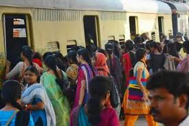 புறநகர் ரயில் சேவை குளறுபடி - பயணிகள் தவிப்பு