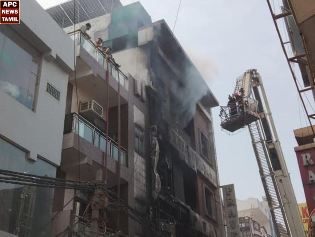 டெல்லியில் பயங்கர தீ விபத்து: ஒரே குடும்பத்தைச் சேர்ந்த 3 குழந்தைகள் உட்பட 7 பேர் உயிரிழப்பு!