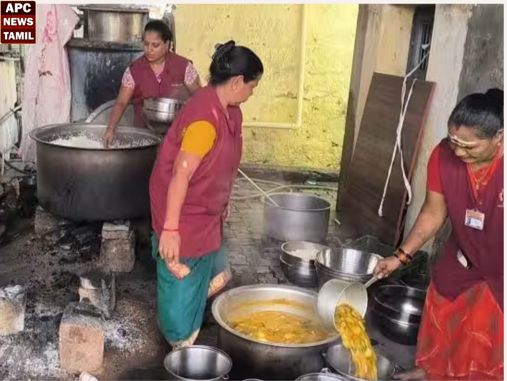 மதுரை: இன்டக்ஷன் அடுப்பு ஸ்டாக் இல்லை…விறகு அடுப்புகளை தேடும் பெண்கள்…