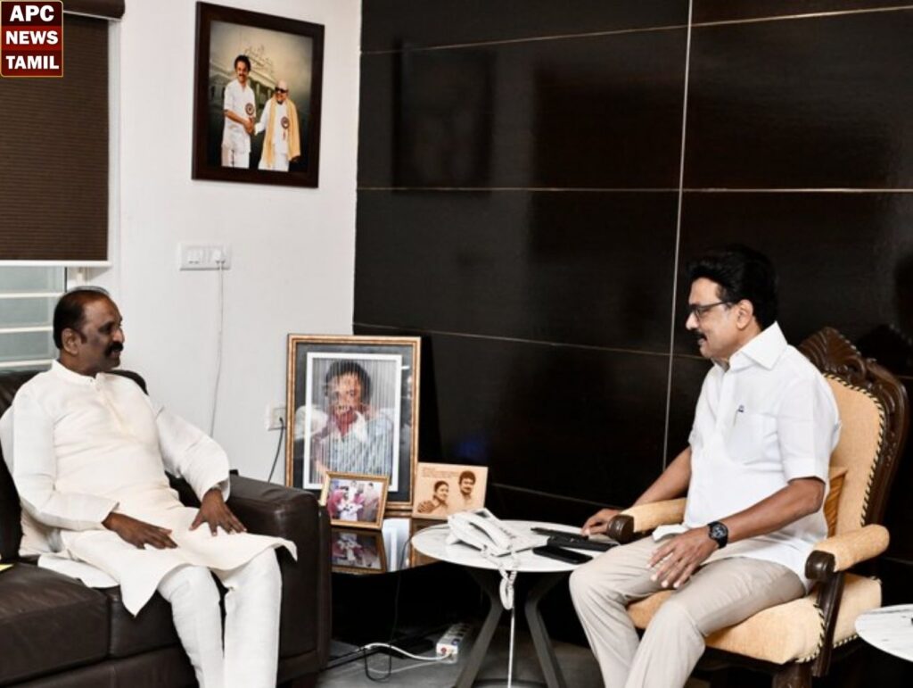 கலைஞர் இடத்தில் நான் நின்று கவிப்பேரரசை வாழ்த்துகிறேன் – முதல்வா் பாராட்டு