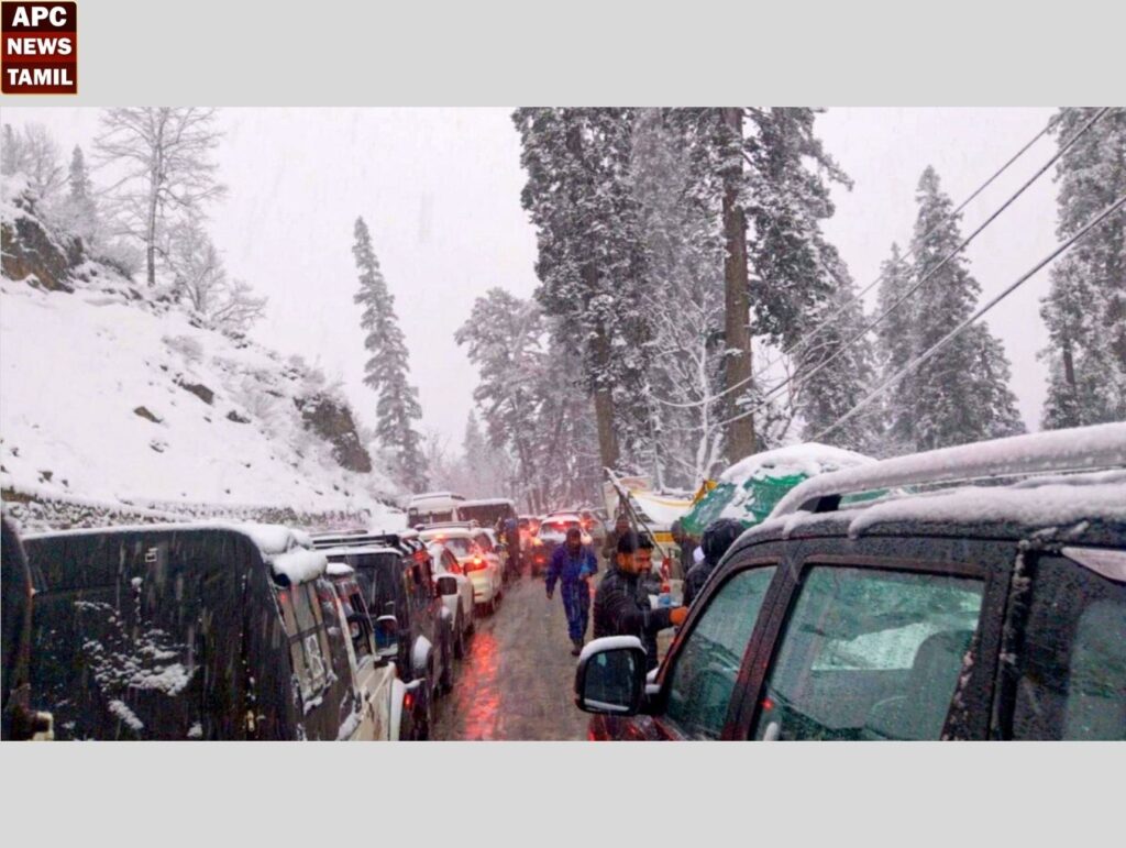 மணாலி: அடல் சுரங்கப்பாதையில் கடும் பனிப்பொழிவு!! போக்குவரத்து பாதிப்பு!!