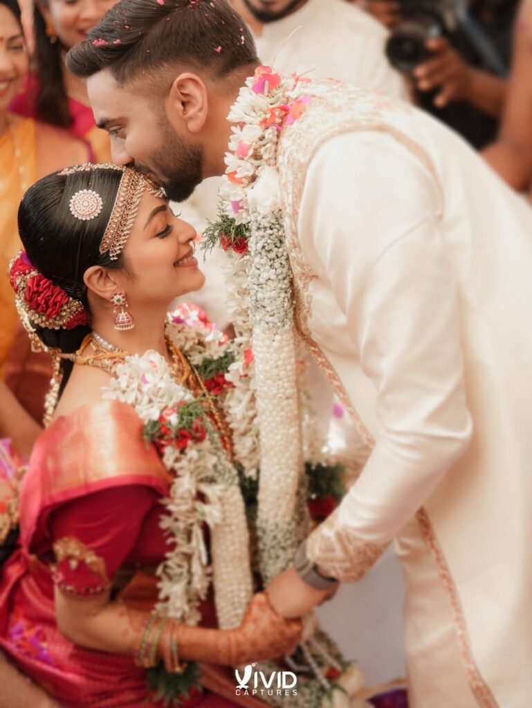 விமானி சாய் ரோஷன் ஷாம் என்பவரை மணந்தார் நடிகை ஜனனி!