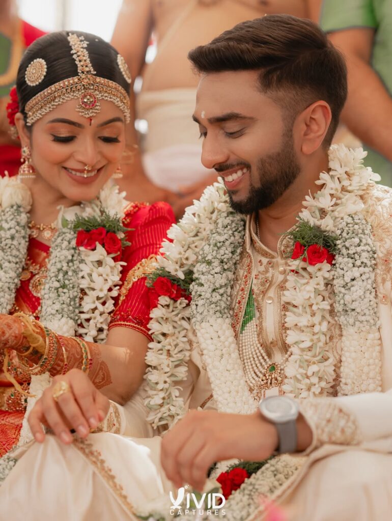 விமானி சாய் ரோஷன் ஷாம் என்பவரை மணந்தார் நடிகை ஜனனி!