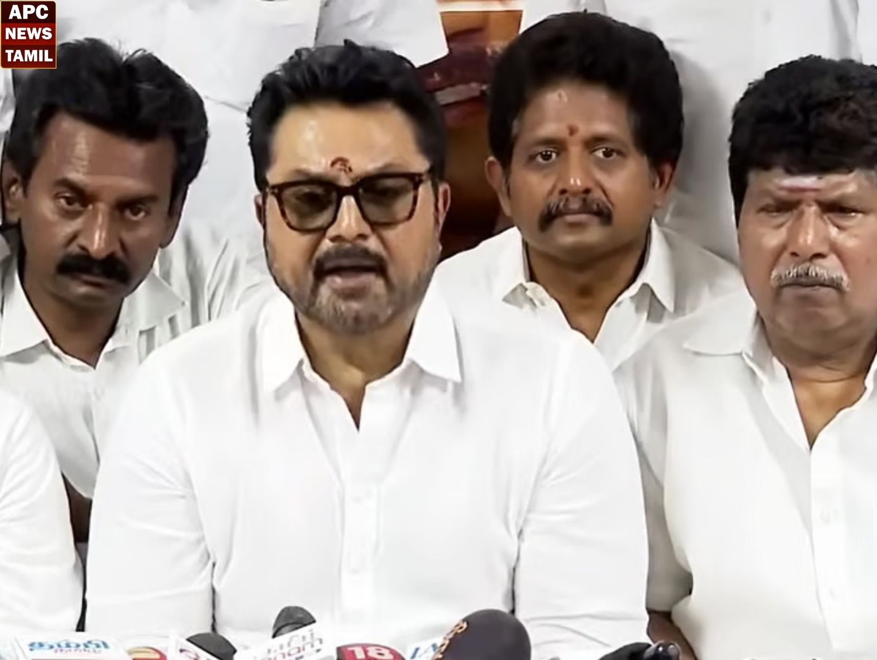 மும்மொழி கொள்கையை கொண்டுவர அதிமுகவிடம் பாஜக வலியுறுத்துவதில் தவறு ஒன்றும் இல்லை – சரத்குமாா் பேட்டி