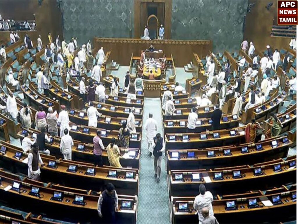 மக்களவையில் அமளி - மசோதாக்களின் சாதக பாதகங்கள் குறித்து அரசு மற்றும் எதிர்க்கட்சிகள் இடையே கடும் வாக்குவாதம்