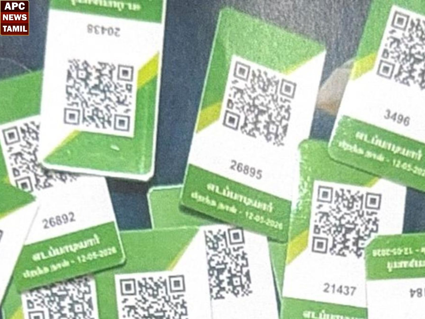 சென்னையில் அதிமுகவினர் 10,000 ரூபாய் QR கோட் டோக்கன்கள் விநியோகம்…