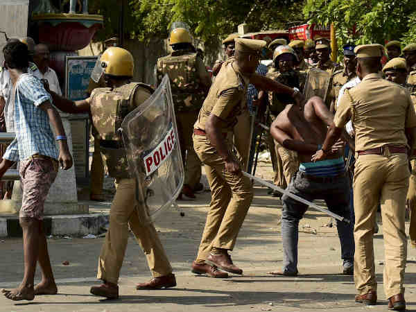 2026 தேர்தல் – விழுப்புரம் வானூர் தொகுதியில் போலீஸ் தடியடி…