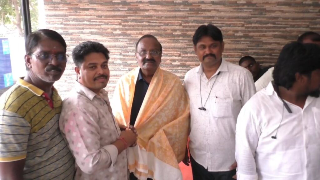 எங்கள் வாழ்வாதாரத்தை காப்பாற்றுங்கள் - ஆவடி எம்.எல்.ஏ விடம் வியாபாரிகள் சங்கம் கோரிக்கை