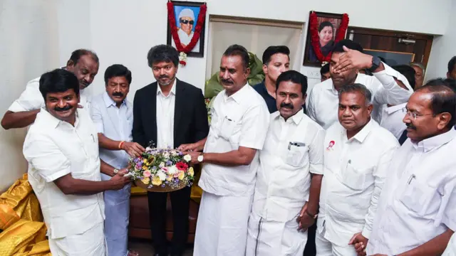 விஜய் அரசை ஆதரித்து வாக்களித்த அதிமுக உறுப்பினர்கள் மீது கட்சி தாவல் தடை சட்டம் பாயுமா? முழு விவரம்