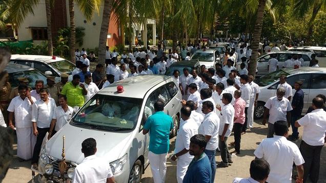 குதிரை பேரம் - வரலாற்று சம்பவம்