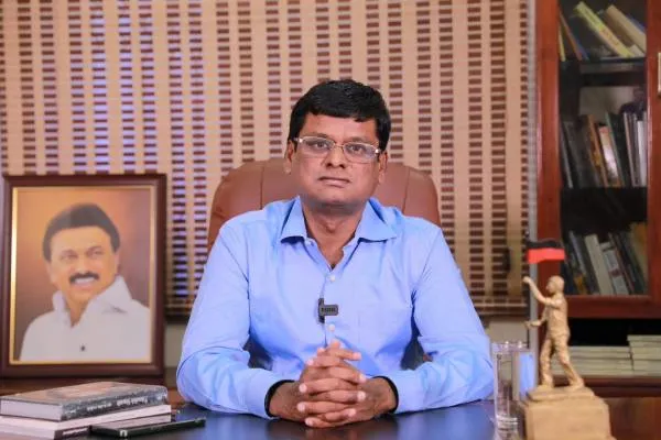 ​”தகவல் ஆட்சியாகவே இது மாறிவிட்டது..” – சமூக ஊடக அரசியலை முன்வைத்து எஸ்.கே.பி.கருணா பேச்சு!