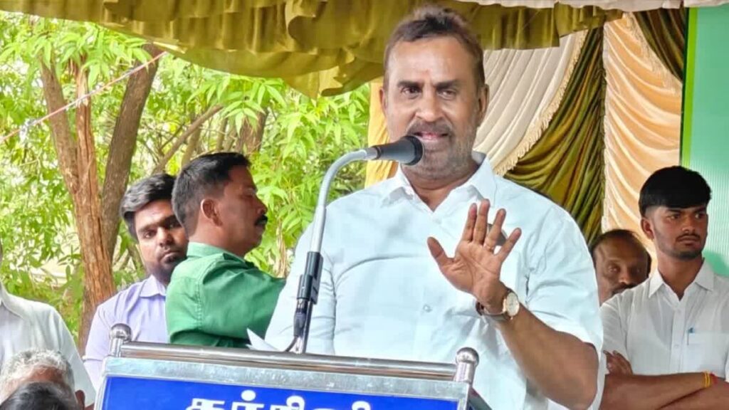 அதிமுகவில் அடுத்த பூகம்பம் - தவெக உடன் 12 எம்.எல்.ஏ-க்கள் பேரம்? மேலும் 2 பேர் உடனடியாக ராஜினாமா செய்ய வாய்ப்பு!
