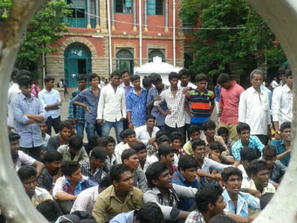 நீட் தேர்வு, மும்மொழிக் கொள்கை மற்றும் ‘நான் முதல்வன்’ திட்டப் பெயர் மாற்றத்துக்கு எதிராக மாணவர்கள் ஆர்ப்பாட்டம்