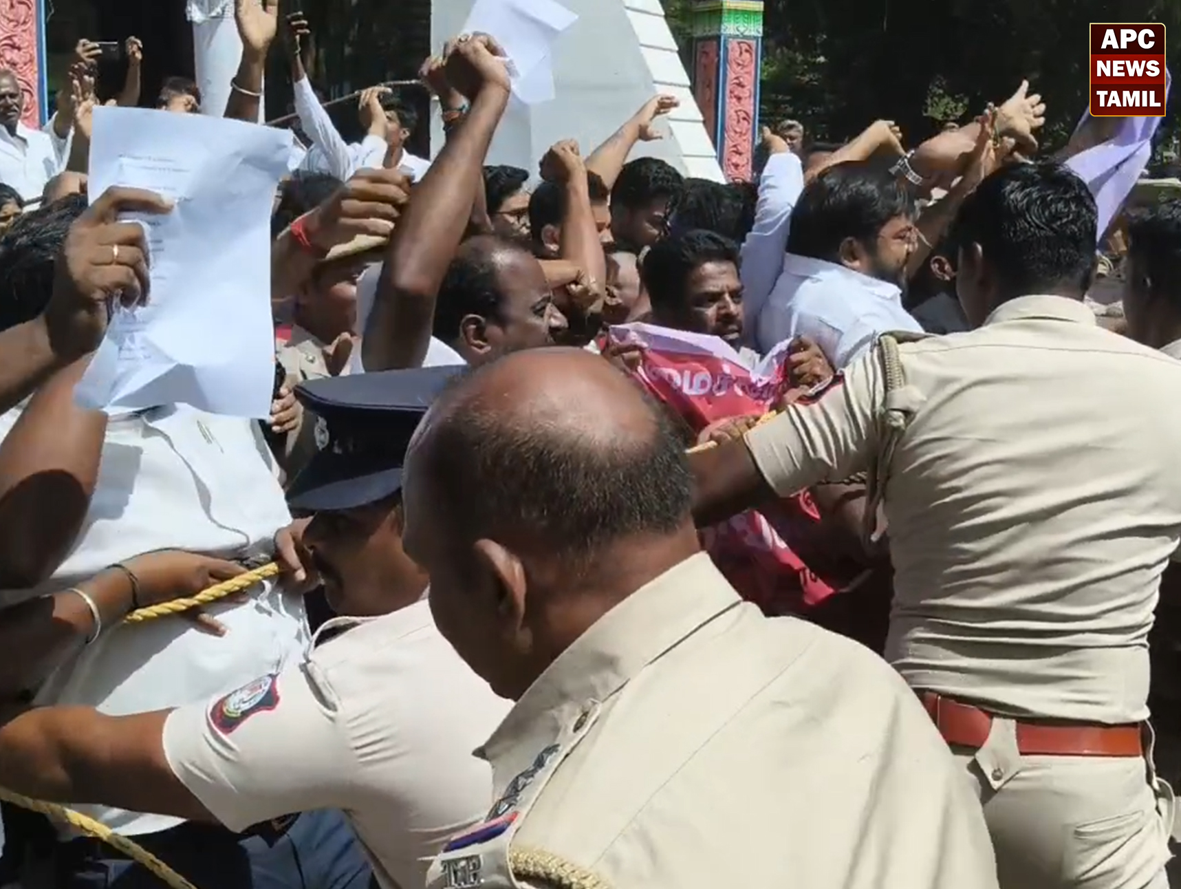 அமைச்சர் சரத்குமார் போதைப்பொருள் சர்ச்சை: தமிழகம் முழுவதும் தி.மு.க. மாணவர் அணி போராட்டம்