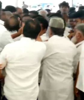 பரபரப்பு: காயிதே மில்லத் நினைவிடத்தில் திமுக - காங்கிரஸ் தொண்டர்கள் மோதல்; தள்ளுமுள்ளு!