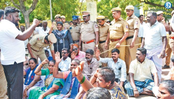 தனியார் ஒப்பந்தத்தை ரத்து செய்யக் கோரி திருப்பூரில் தூய்மைப் பணியாளர்கள் திடீர் வேலைநிறுத்தப் போராட்டம்!