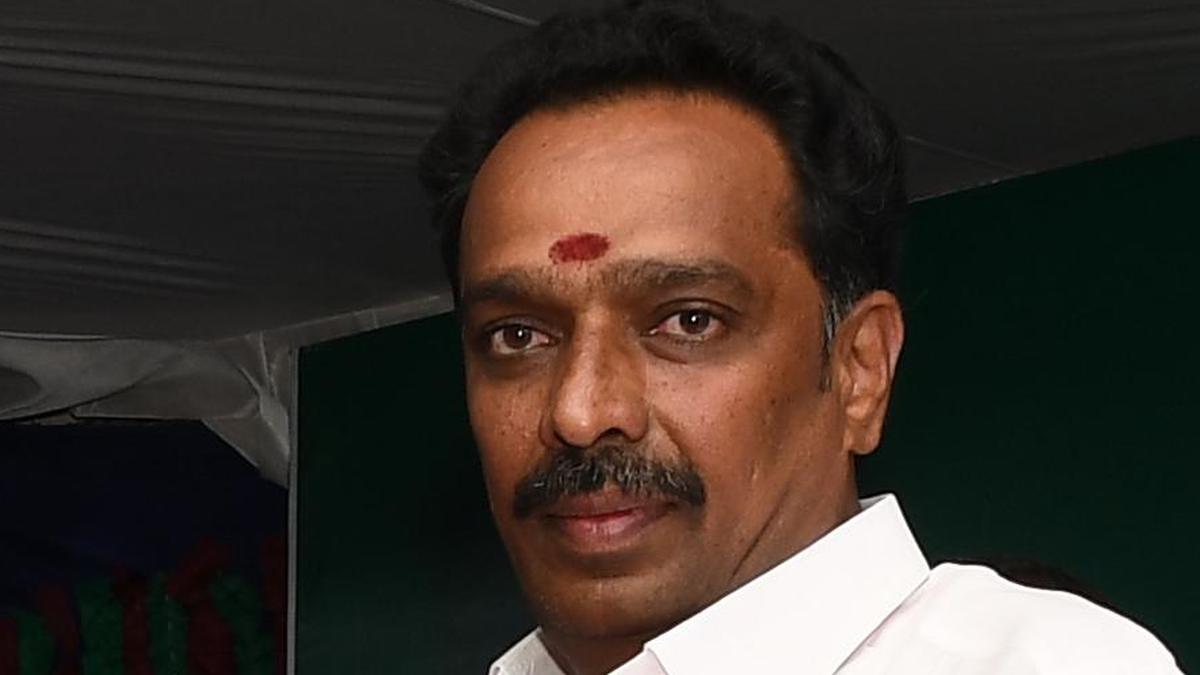 “திமுகவுடன் கைகோர்க்கும் எடப்பாடியாரின் முடிவு துரோகம்”:  எம்.ஆர்.விஜயபாஸ்கர் உருக்கமான அறிக்கை!