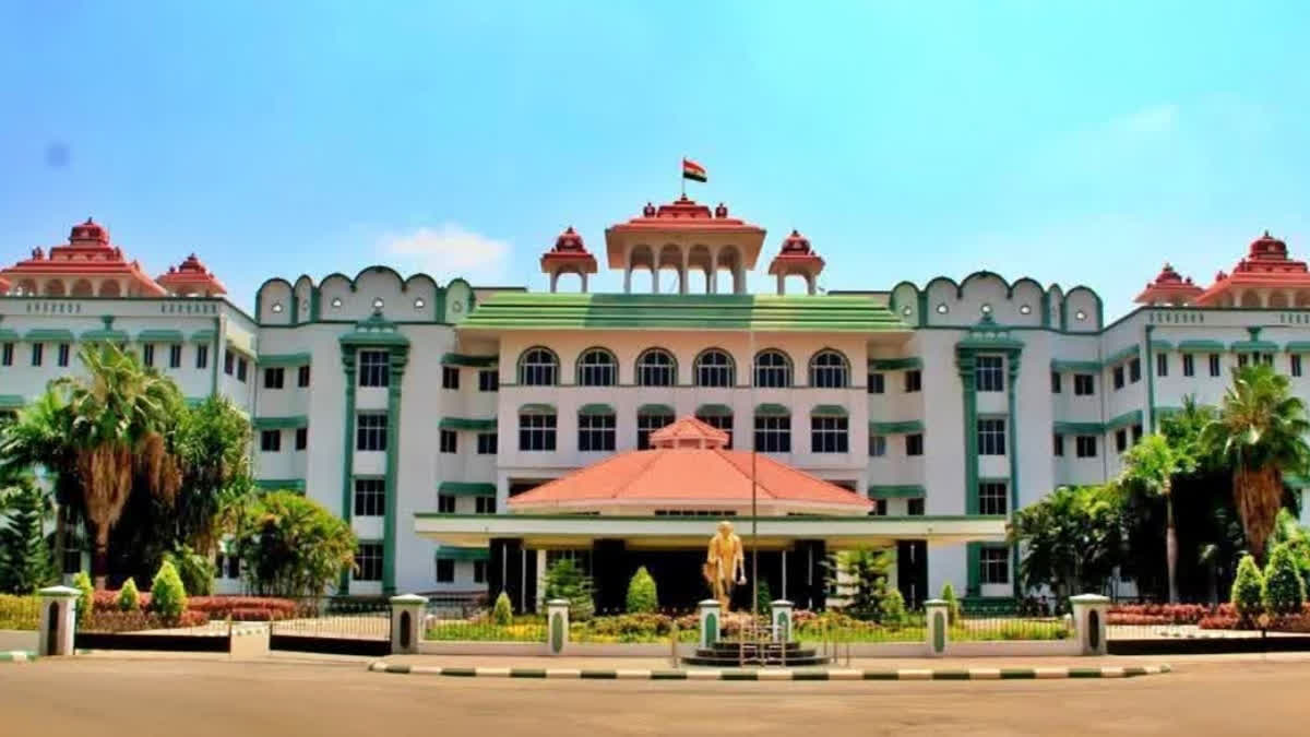 கோவிலுக்கு என கொஞ்சம் நிலமாவது மிச்சம் இருக்கிறதா? – கரூர் கோவில் நில விவகாரத்தில் உயர்நீதிமன்ற மதுரை கிளை கேள்வி!