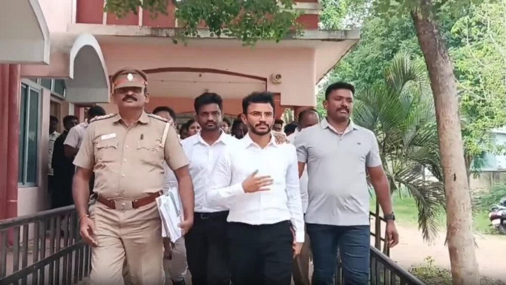 நீதிமன்றத்தில் சரணடைந்த திமுக 'Gen Z' பிரிவு நிர்வாகி அன்பானந்தம் நிபந்தனை ஜாமீனில் விடுவிப்பு!