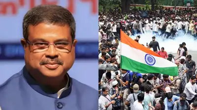 ​ஒடுக்குமுறைகளைத் தாண்டி ஓயாத போராட்டம்: டெல்லியில் விஸ்வரூபமெடுக்கும் ‘காக்ரோச் ஜனதா கட்சி’யின் மாணவர் எழுச்சி!
