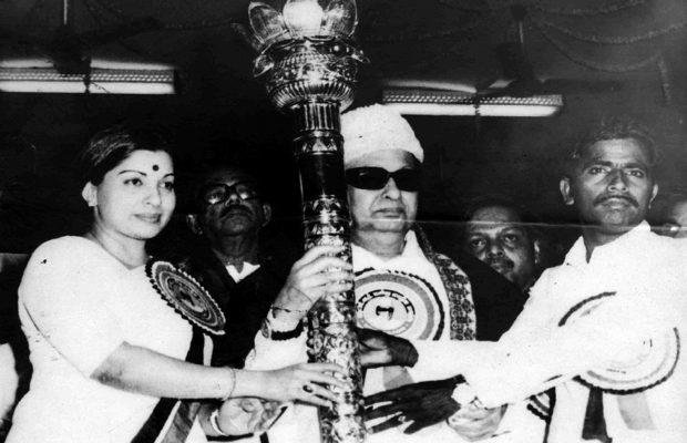 அதிமுகவை 70% கரைத்துவிட்டு திமுகவிடம் மண்டியிடுகிறாரா எடப்பாடி?
