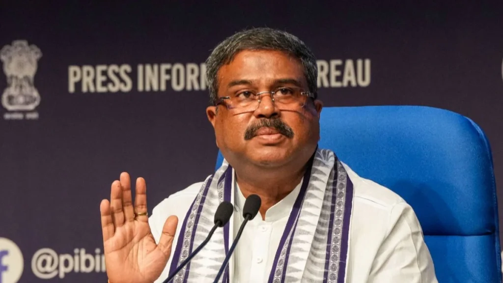 மத்திய கல்வி அமைச்சர் தர்மேந்திர பிரதான் அதிரடி ராஜினாமா